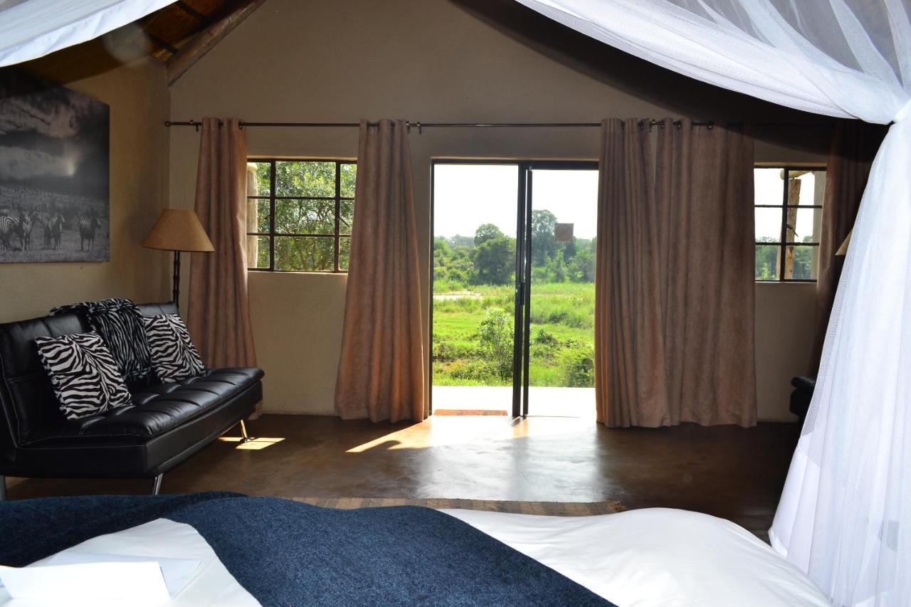 Umkumbe Safari Lodge Riverside Скукуза Экстерьер фото