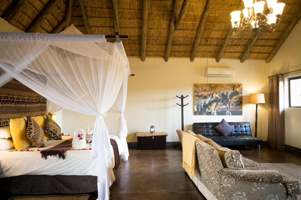 Umkumbe Safari Lodge Riverside Скукуза Экстерьер фото