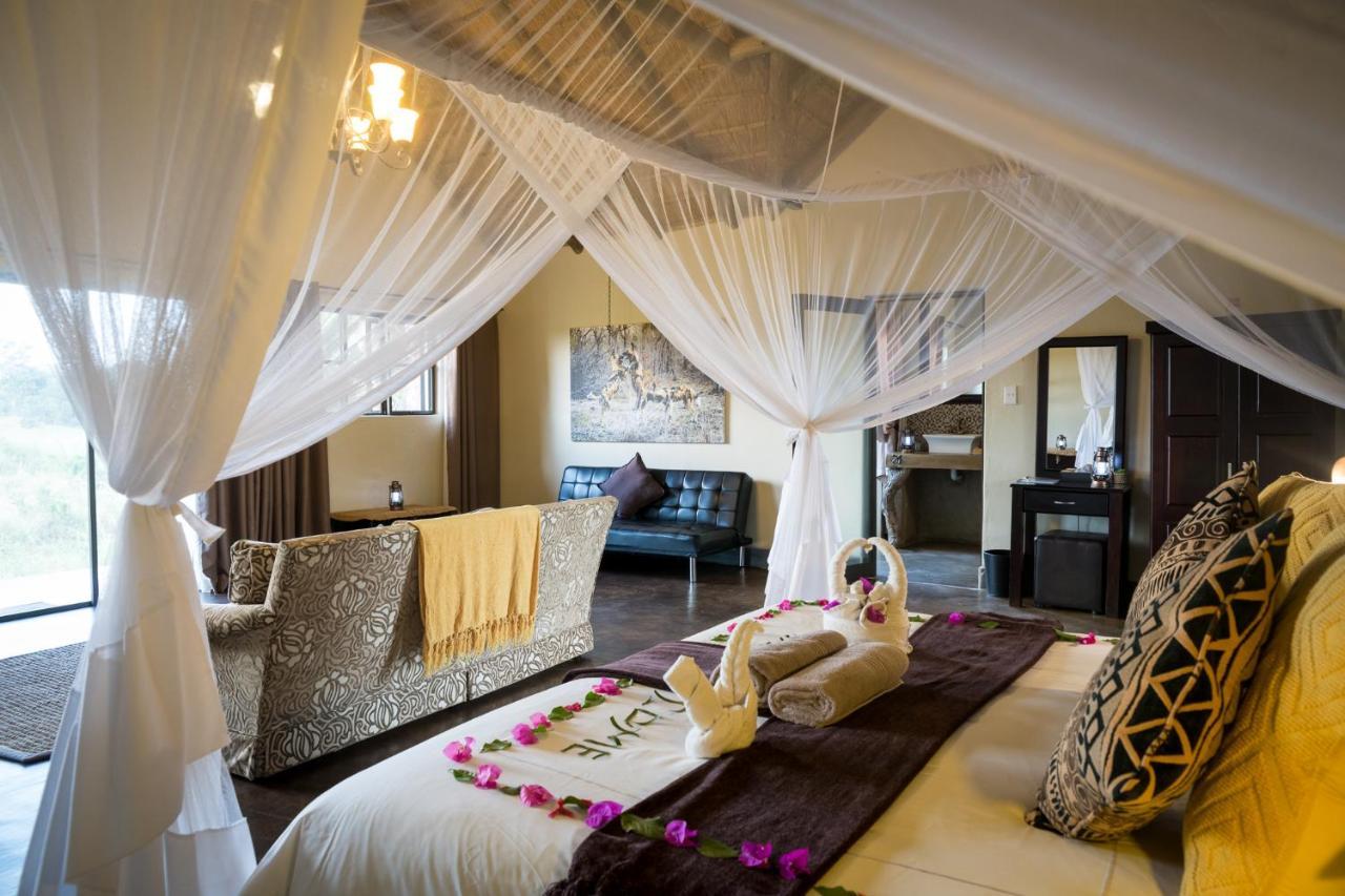 Umkumbe Safari Lodge Riverside Скукуза Экстерьер фото