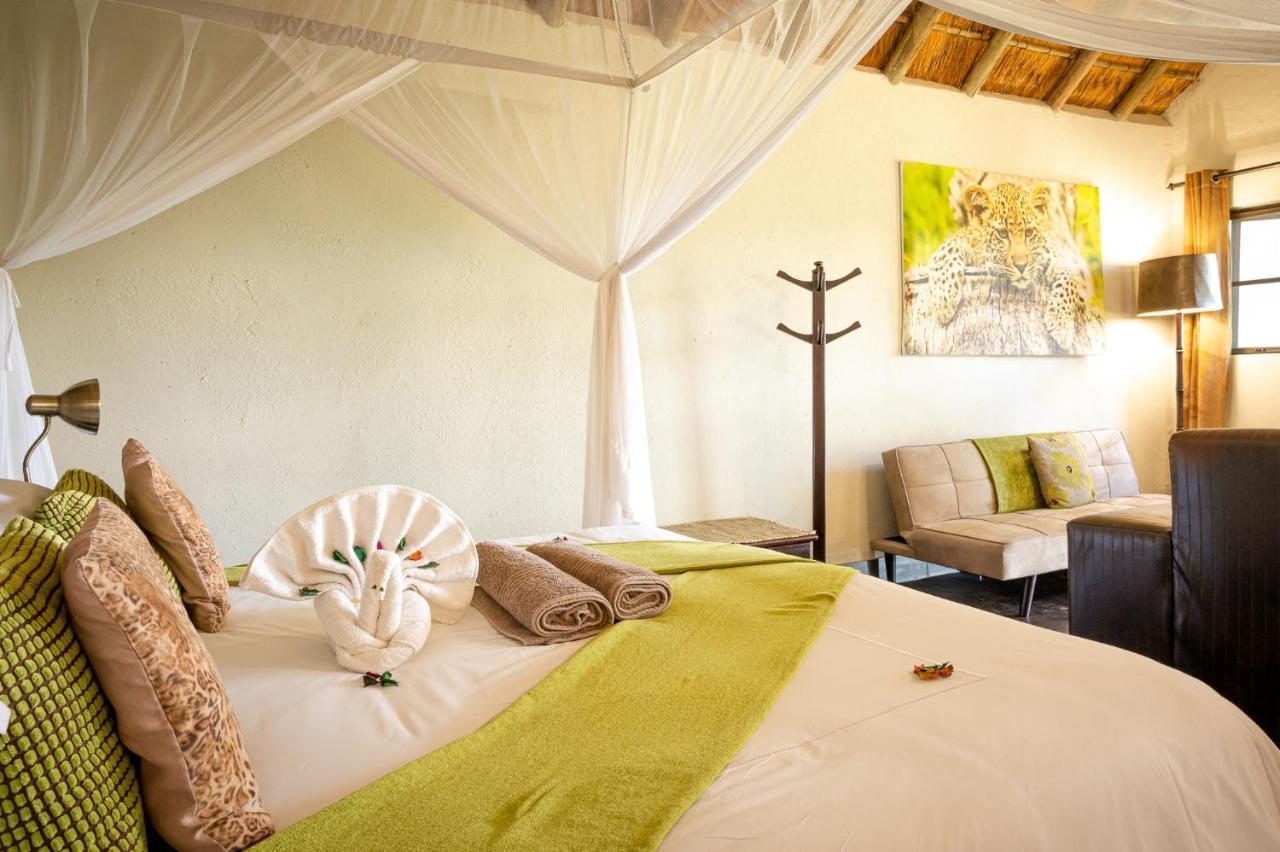 Umkumbe Safari Lodge Riverside Скукуза Экстерьер фото